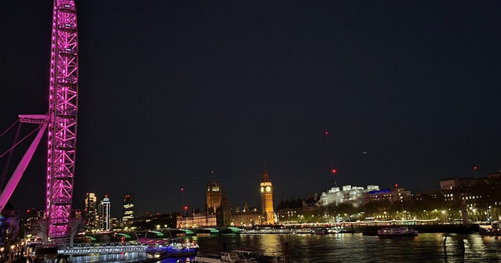 ロンドンの象徴であるビッグ・ベンの夜景