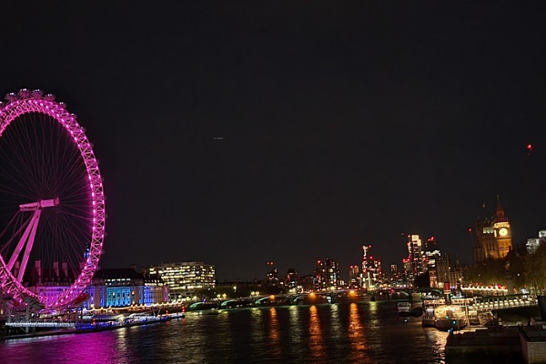 ロンドンの象徴であるビッグ・ベンの夜景